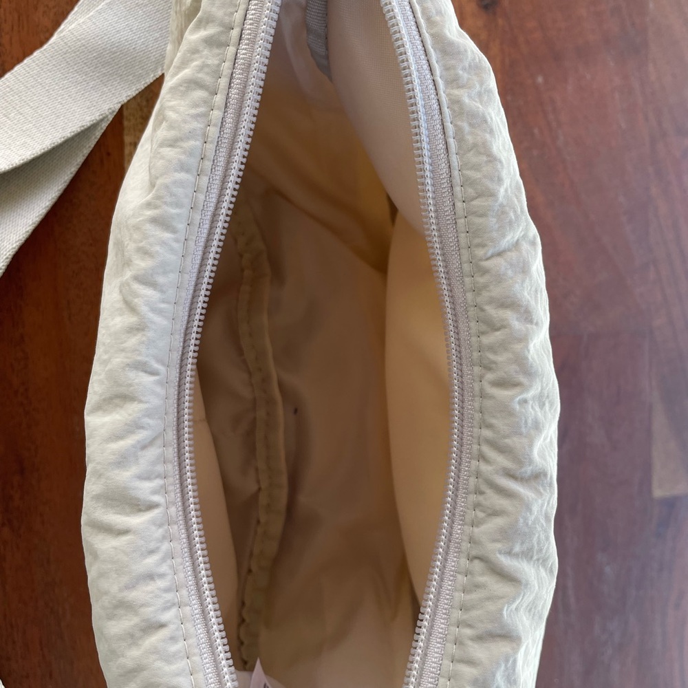Uniqlo Belt Bag in Light cream - Picture 3 of 5